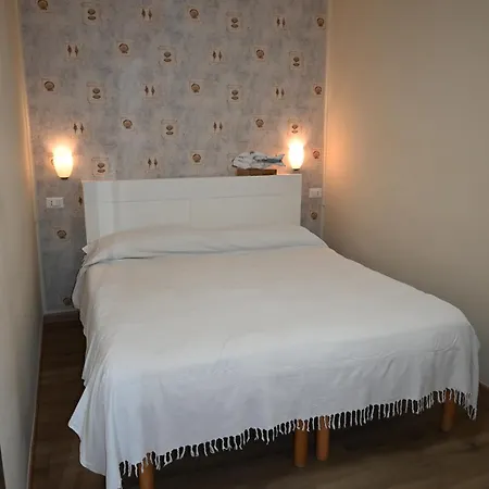 Il Mandorlo Lacona