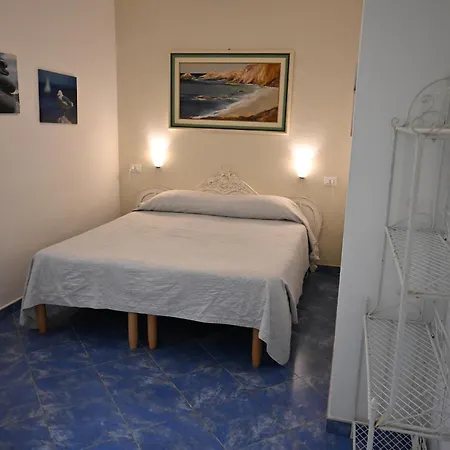 Apart Otel Il Mandorlo 3*