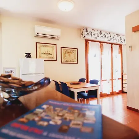 Apart Otel Il Mandorlo 3*